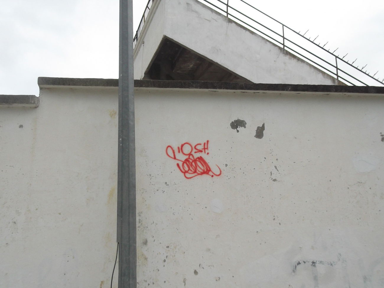 Graffiti Bombing - Photo by LOST (2014)