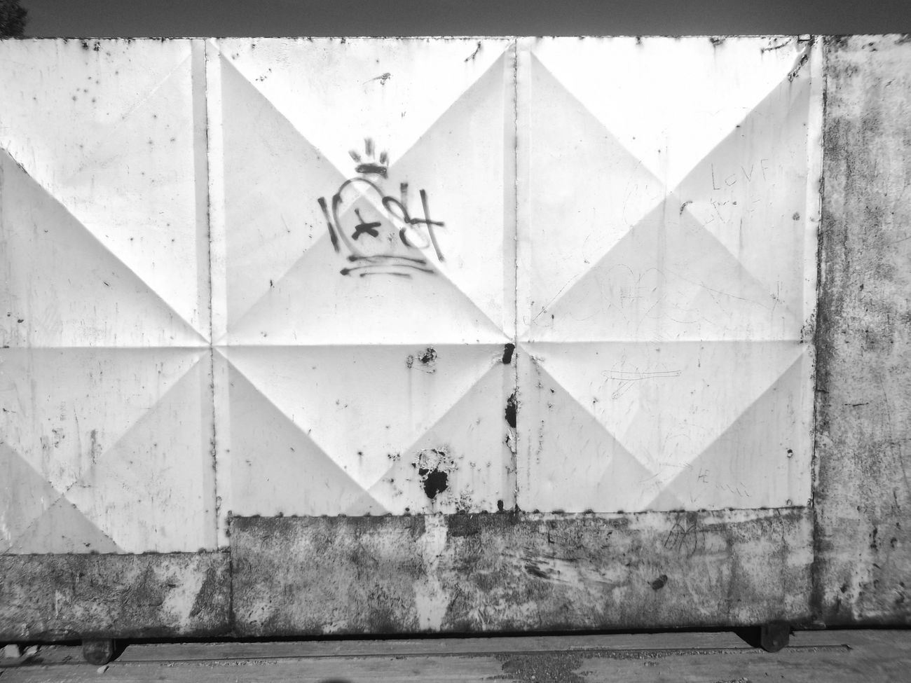 Graffiti Bombing - Photo by LOST - LOST, GRAFFITI, SAIDANI