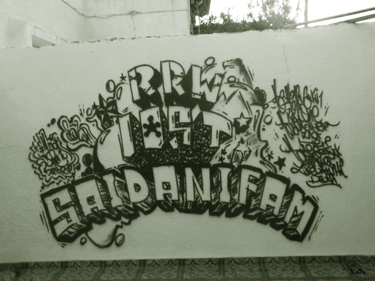 Graffiti Wall - Photo by LOST - LOST, GRAFFITI, ONE