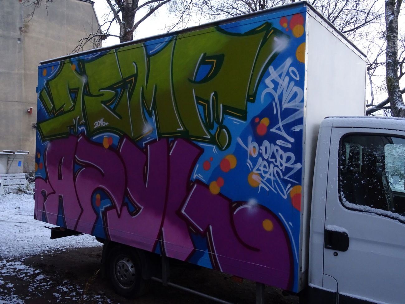 Graffiti Bombing - Photo by LYZAK - ZEMP, AZYL (2016)