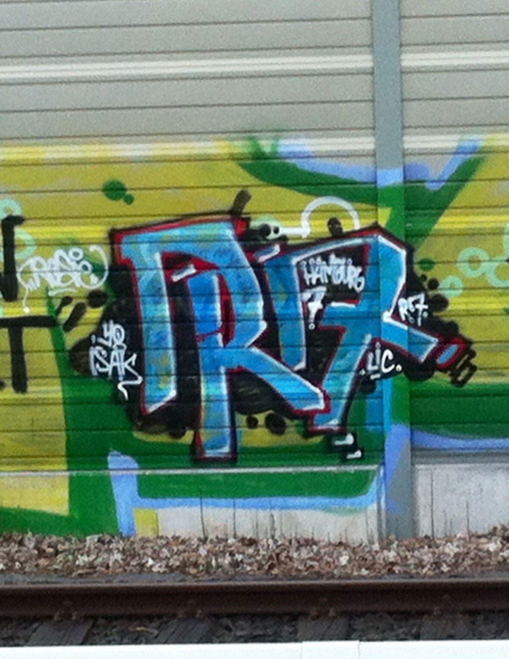 Graffiti Wall - Photo by Lackaffe - R7, rose(R.i.P), lic