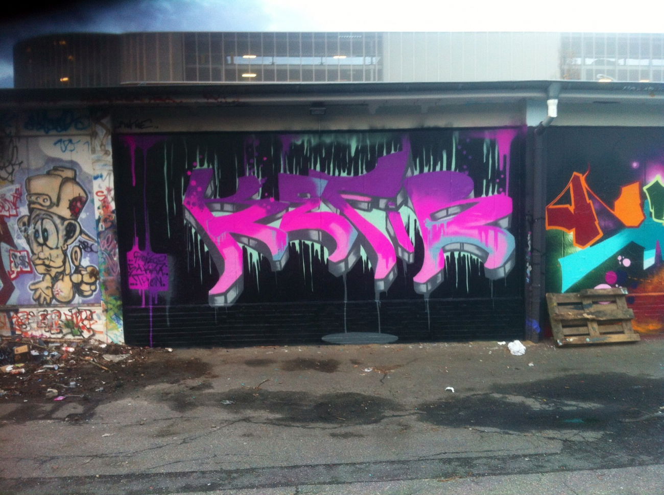 Graffiti Wall - Photo by Lackaffe - Kefir, rokoe, sucker