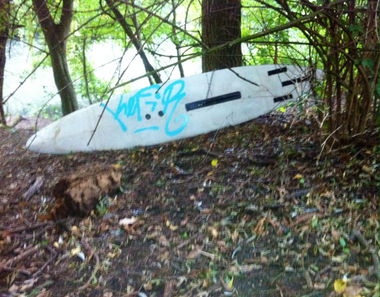 Graffiti Wall - Photo by Lackaffe - Kefir, surfboard, NobodyGoesSurfing