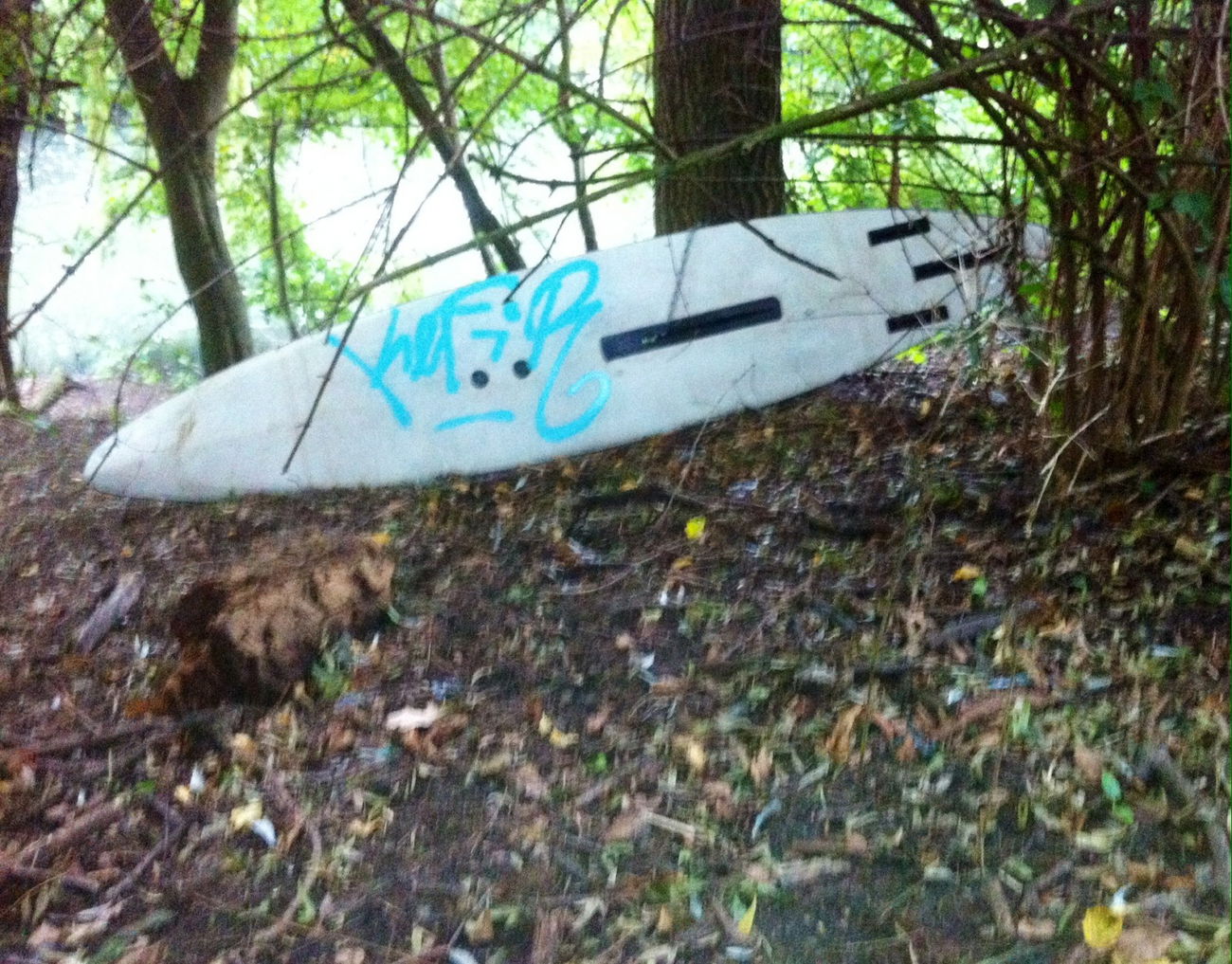 Graffiti Wall - Photo by Lackaffe - Kefir, surfboard, NobodyGoesSurfing