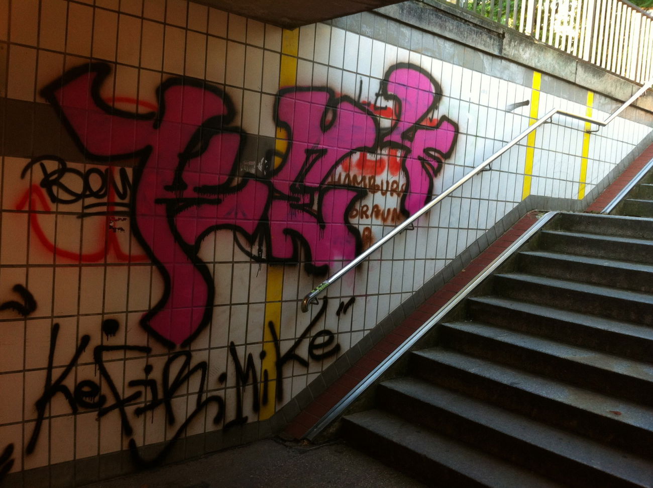 Graffiti Bombing - Photo by Lackaffe - Ke4, kefir, kevierone