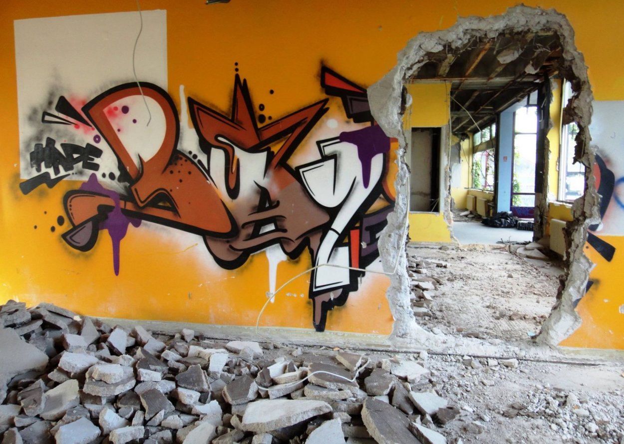 Graffiti Wall - Photo by LackierPerson