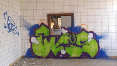 Graffiti Bombing - Photo by LackierPerson