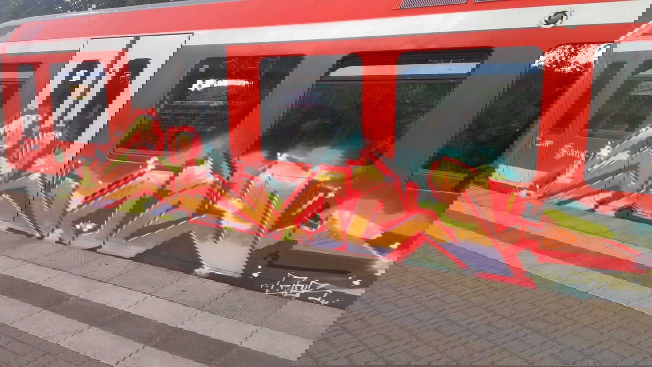 Graffiti Train - Photo by Lackspotter - slow, gbr, hamburg (2014)