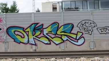 Graffiti Bombing - Photo by Lambert - okes, tbc