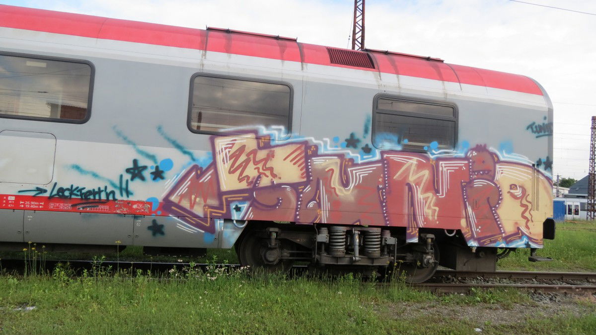 Graffiti Train in Salzburg - Photo by Lambert - tunid