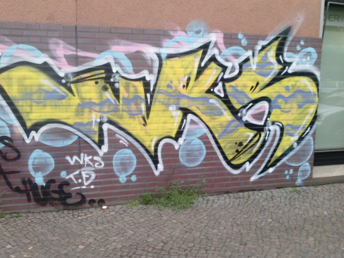 Graffiti Wall in Leipzig - Photo by Lauch - huke, mia, fens