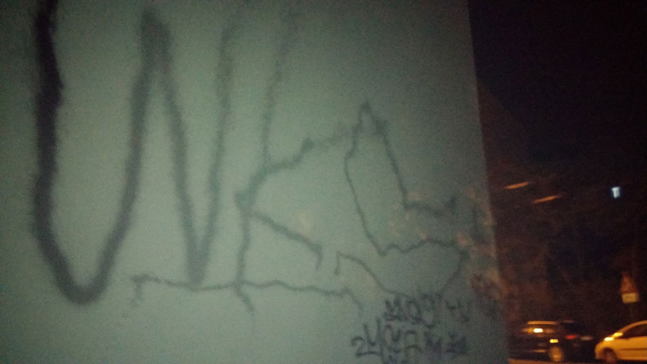 Graffiti Wall - Photo by Lauch - wks, mia, huke