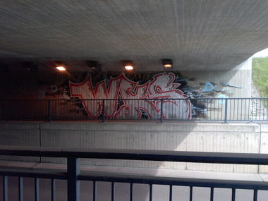 Graffiti Wall - Photo by Lauch - fens, mia, huke