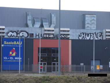 Graffiti Bombing in Halle - Photo by Lauch - mia, huke