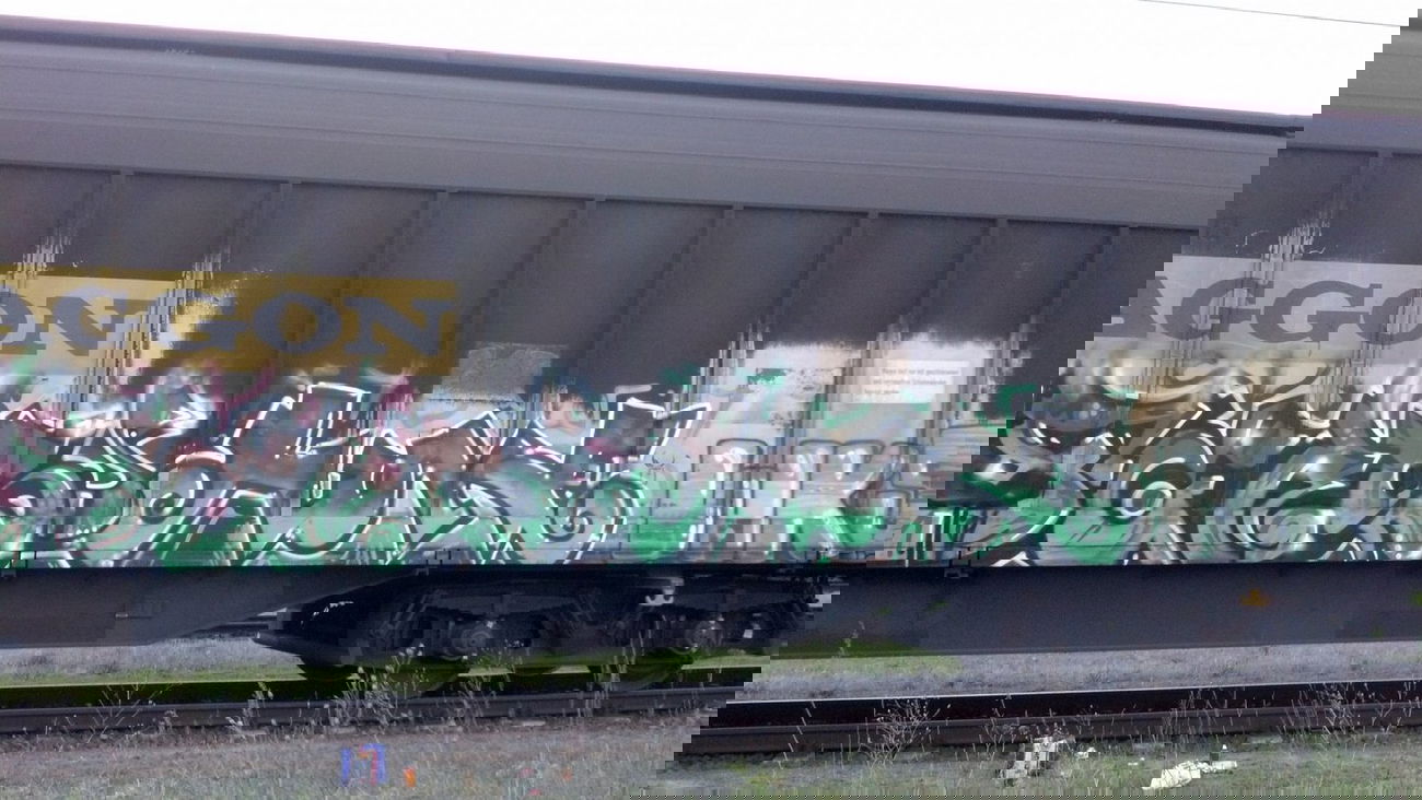 Graffiti Train - Photo by Lauch - Fens, Huke, Wks