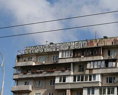 Graffiti Bombing in Kyiv - Photo by Lea - Lea, Leam