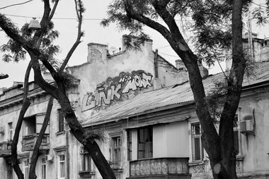 Graffiti Bombing in Odessa - Photo by Leank - Leank, Monty (2014)