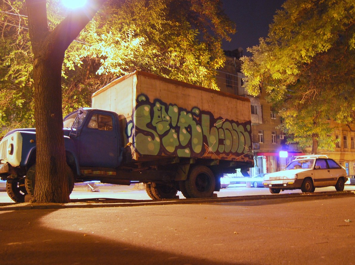 Graffiti Bombing - Photo by Leank - Leank, Speener, Pulsey (2014)
