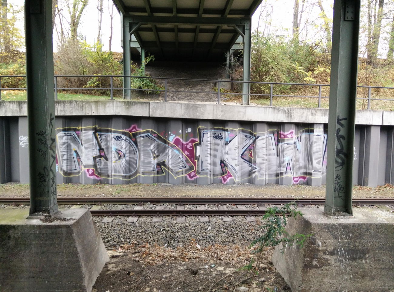 Graffiti Bombing - Photo by LeerMarker - NDA, KW, Oxar