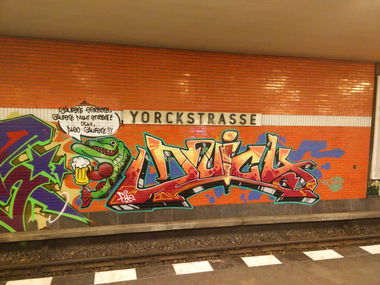 Graffiti Bombing - Photo by LeerMarker - Juicy, FKO, Yorckstraße (2015)