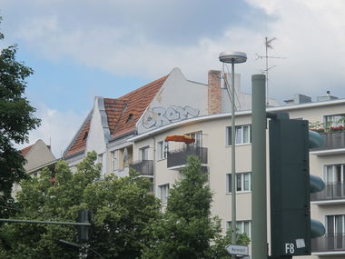 Graffiti Bombing - Photo by LeerMarker - Crom