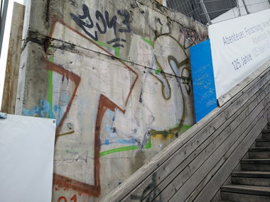 Graffiti Bombing - Photo by LeerMarker - TLS
