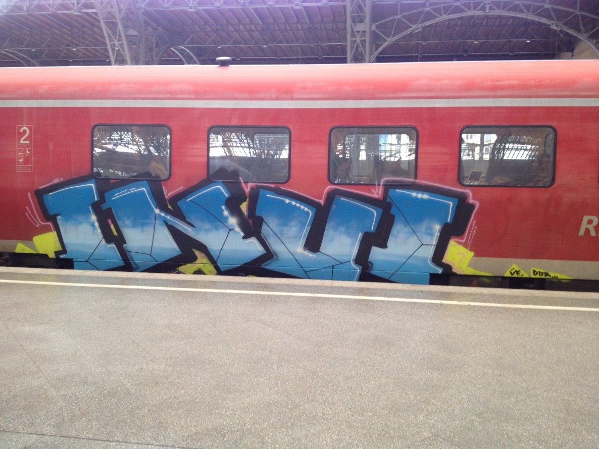 Graffiti Train - Photo by LeipzigHBF - Inui (2013)