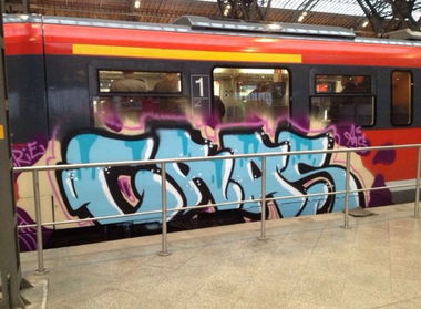Graffiti Train - Photo by LeipzigHBF - Cras (2013)