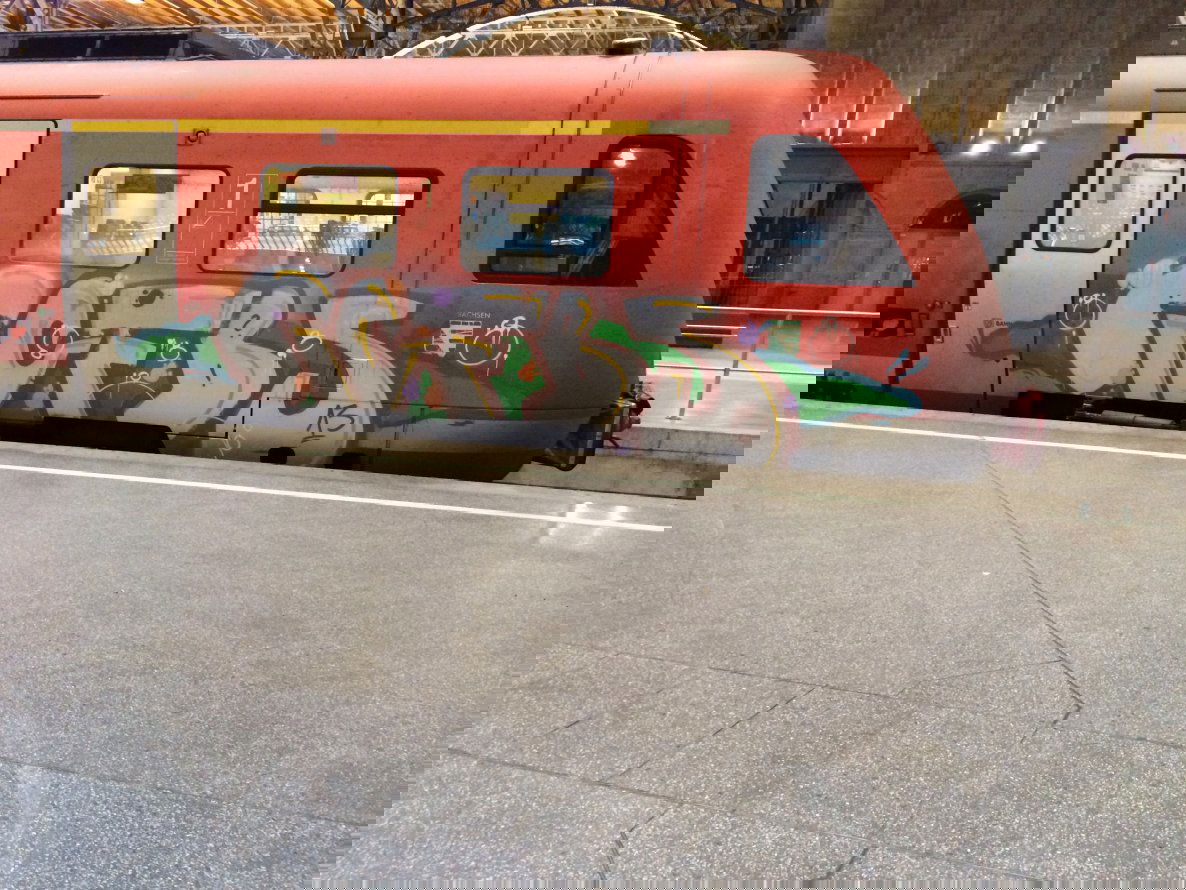 Graffiti Train - Photo by LeipzigHBF - IC, FBS, ICFBS (2013)