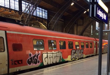 Graffiti Train - Photo by LeipzigHBF - is, Grey, Exe (2013)