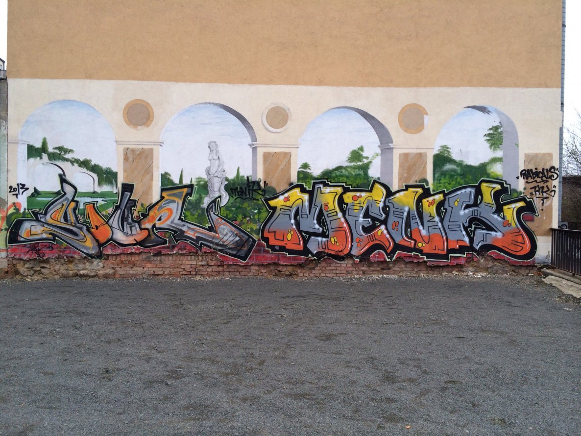 Graffiti Street Art - Photo by LeipzigHBF - Radicals, Menk, HK (2013)