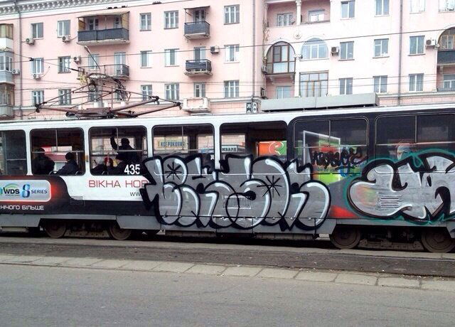 Graffiti Train - Photo by LeksOne - LEKS (2012)