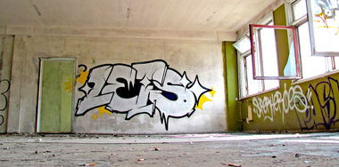 Graffiti Bombing in Baranovichi - Photo by Lets77 - Lets77 (2011)