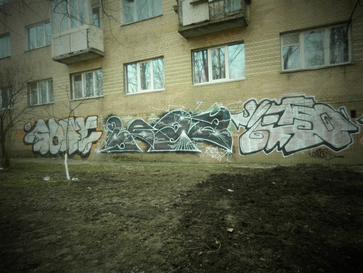 Graffiti Bombing - Photo by Lezo - night (2014)