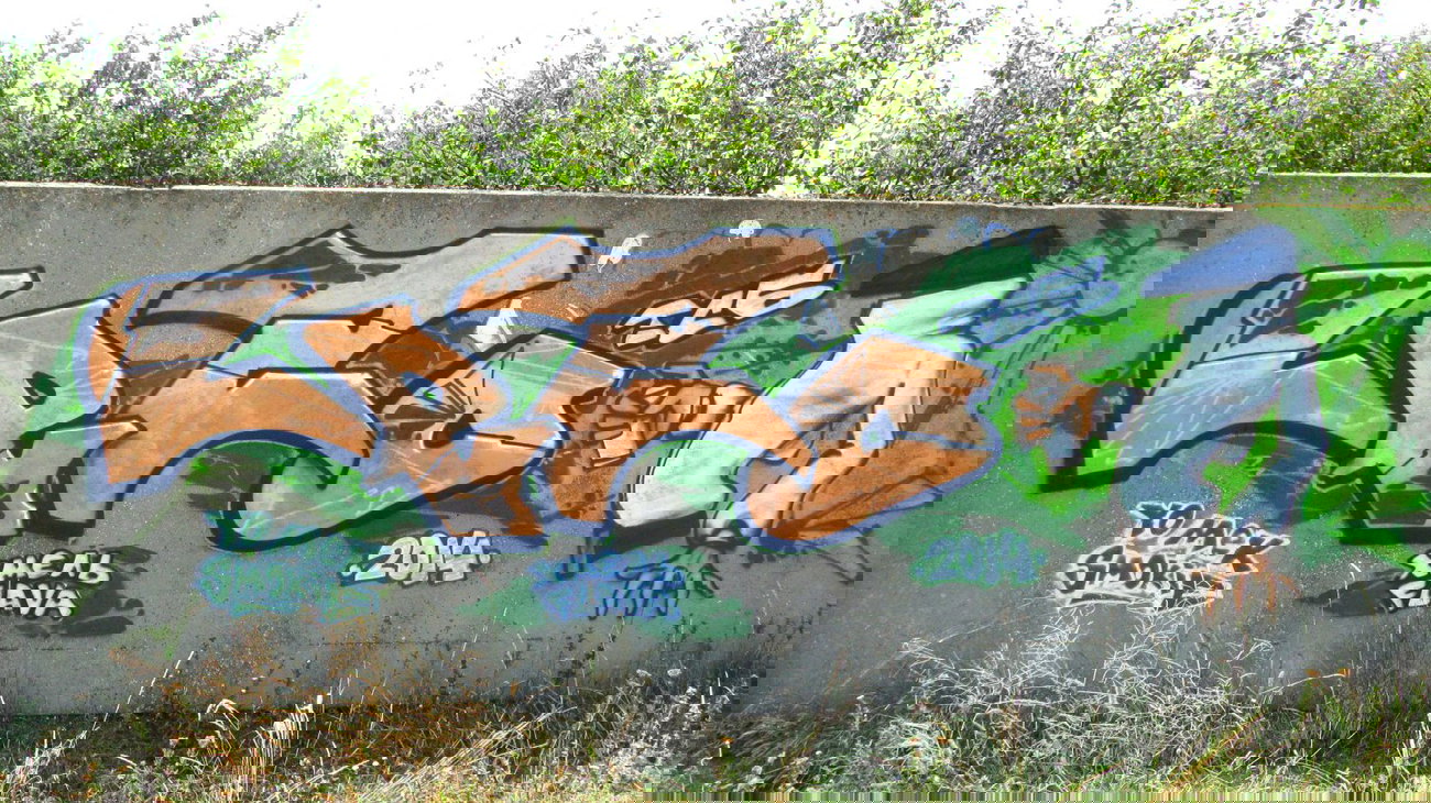 Graffiti Wall - Photo by Lezo - lezo, black, sea (2014)