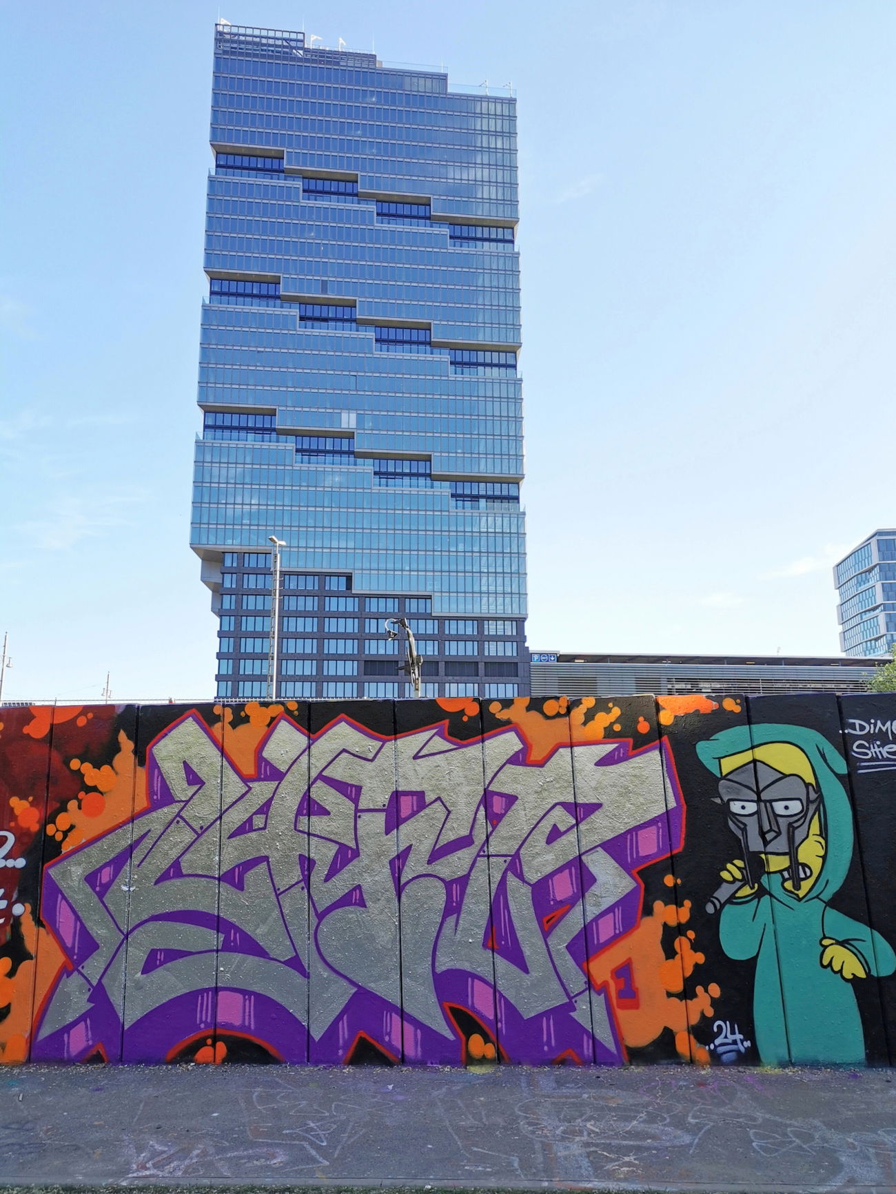 Graffiti Wall in Berlin - Photo by Lifd5 - lyft