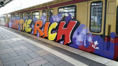 Graffiti Train in Berlin - Photo by Lifd5