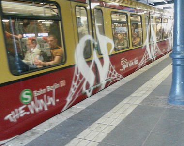 Graffiti Train in Berlin - Photo by Lifd5