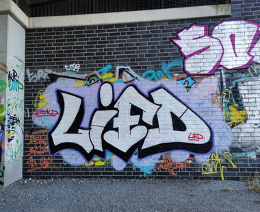 Graffiti Bombing in Berlin - Photo by Lifd5 - lifd (2022)