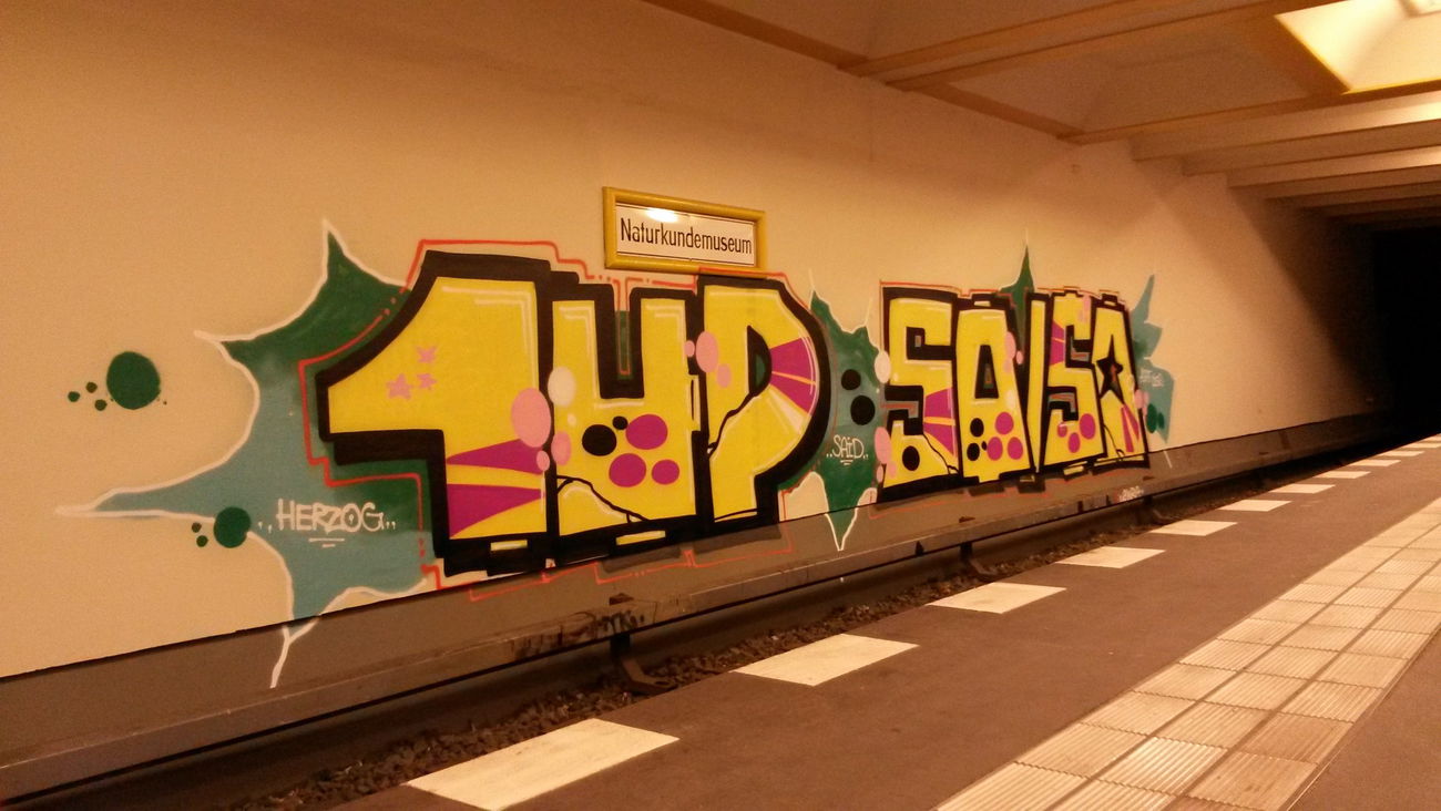 Graffiti Bombing in Berlin - Photo by Lifd5 - 1UP (2016)