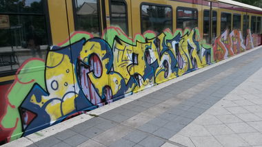 Graffiti Train in Berlin - Photo by Lifd5