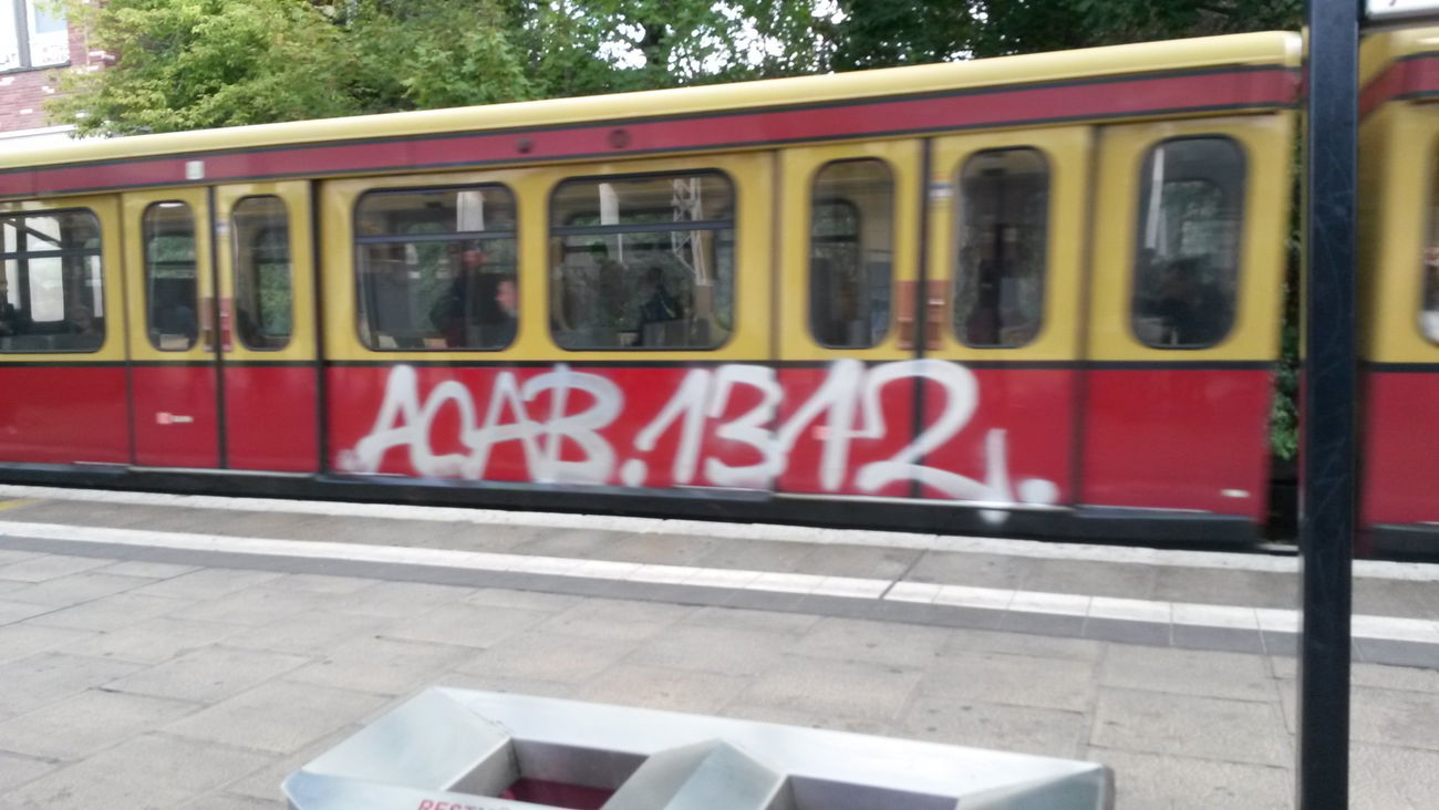 Graffiti Train in Berlin - Photo by Lifd5