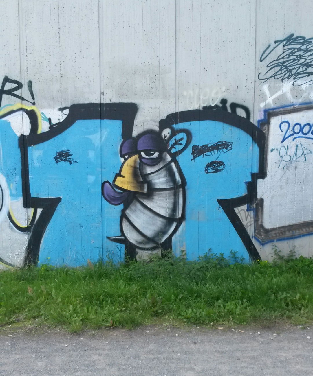 Graffiti Bombing in Berlin - Photo by Lifd5