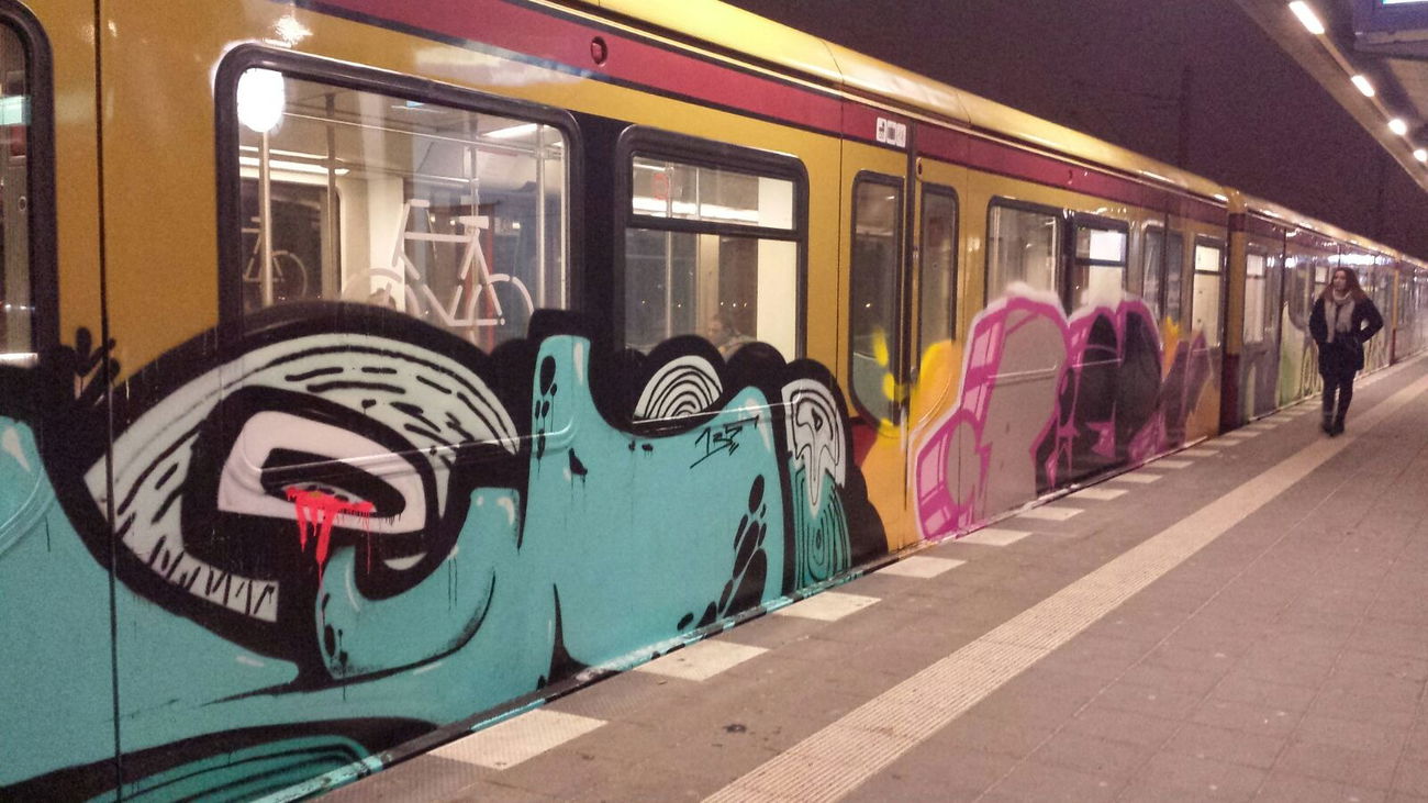 Graffiti Train in Berlin - Photo by Lifd5