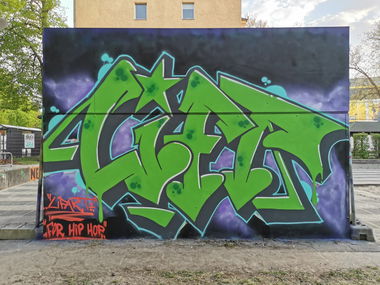 Graffiti Wall in Berlin - Photo by Lifd5 - liftone, betterrunshop (2022)