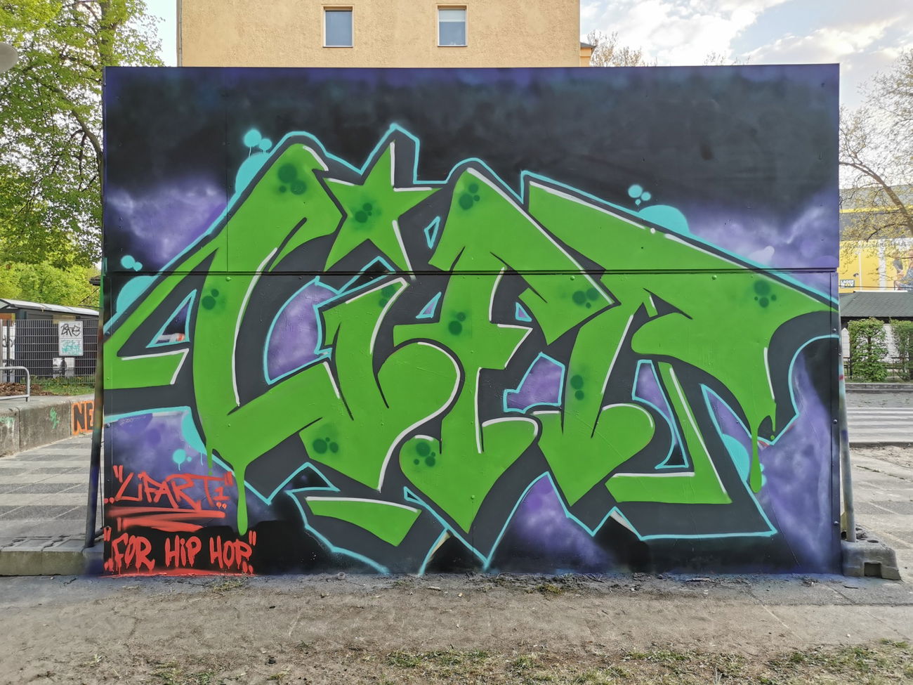 Graffiti Wall in Berlin - Photo by Lifd5 - liftone, betterrunshop (2022)