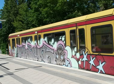 Graffiti Train in Berlin - Photo by Lifd5
