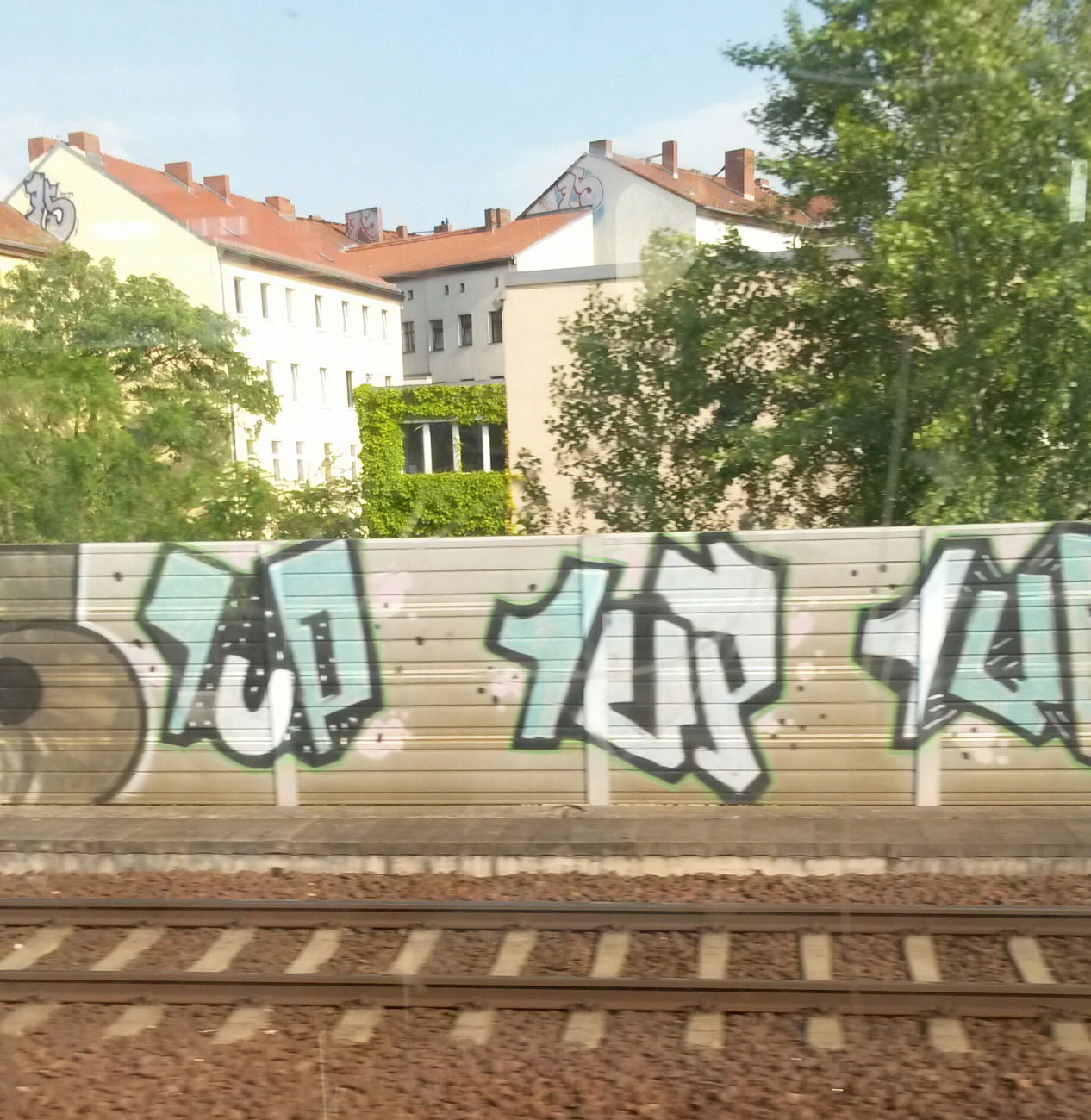 Graffiti Bombing in Berlin - Photo by Lifd5 (2015)