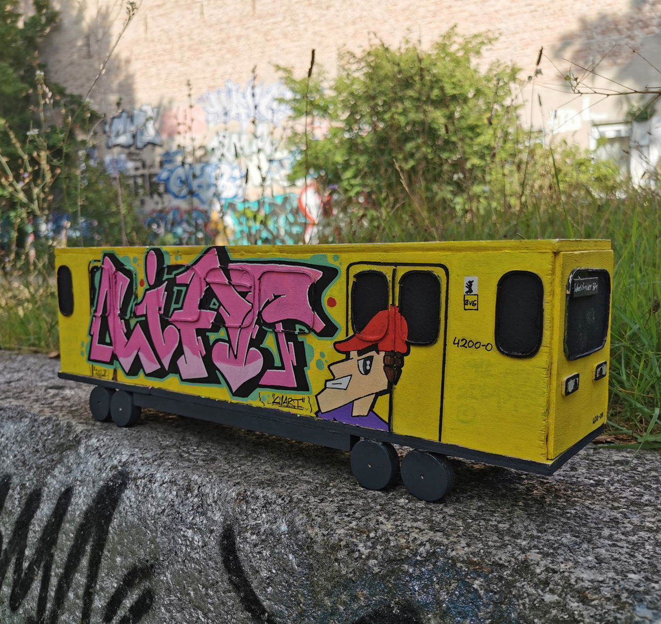 Graffiti in Berlin - Photo by Lifd5 - liftone, train (2022)