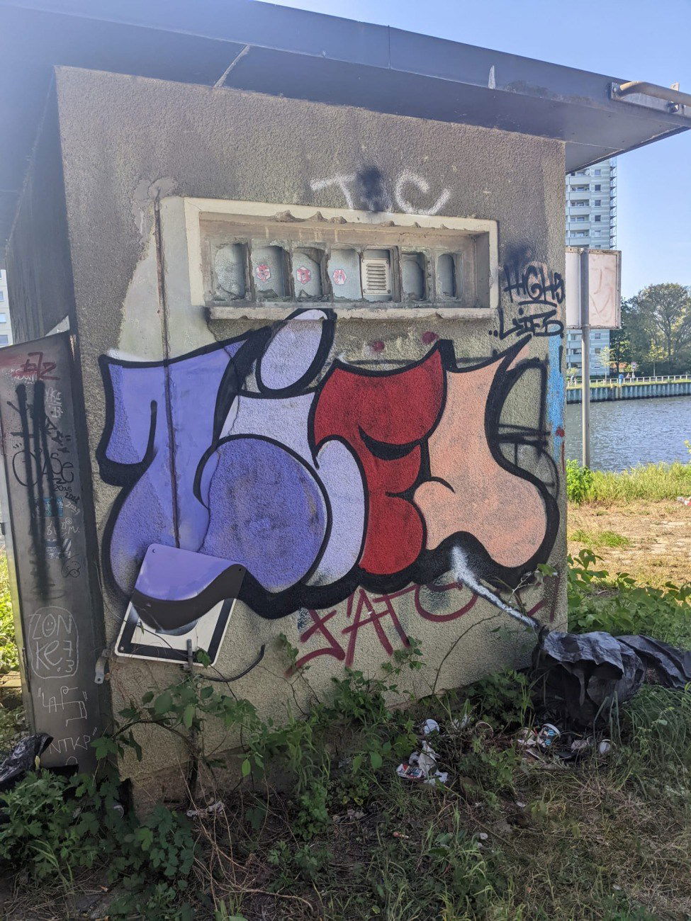 Graffiti Bombing in Berlin - Photo by Lifd5 - lifd